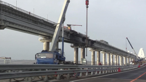 Грузовики поедут по Крымскому мосту весной