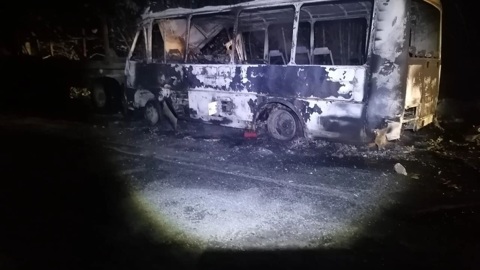 На томской трассе автобус с вахтовиками въехал в лесовоз и загорелся