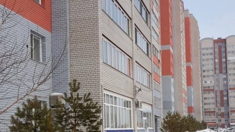 Школьница погибла после падения с балкона в Барнауле