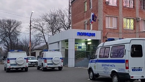 Бегавший с ножом и пистолетом по общежитию в Краснодаре студент задержан