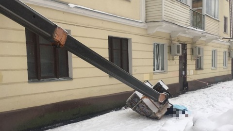 В Подмосковье погибли чистившие крышу рабочие
