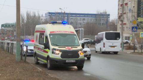 Пьяный саратовец напал на помогавшего ему медбрата