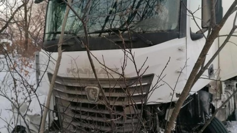 Двое детей едва не погибли в ДТП с грузовиком в Приморье