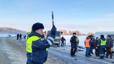 Лобовое ДТП на кемеровской трассе унесло пять жизней
