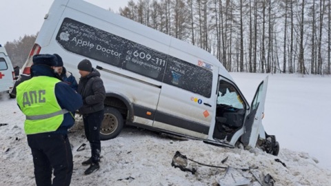 В аварии с маршруткой в Чувашии погиб один человек, еще девять пострадали