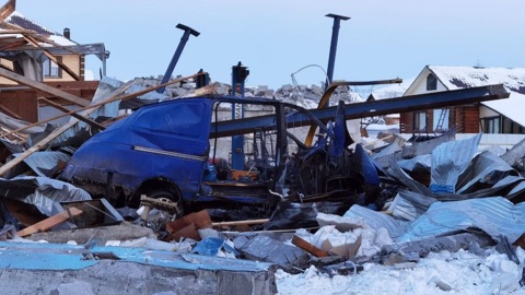 Взрыв разнес здание автосервиса в Тюмени