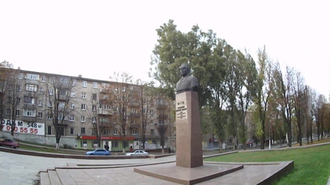На родине Брежнева отказываются сносить его памятник