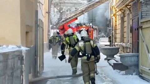 В центре Самары загорелся жилой дом, пострадали дети