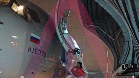 Водитель трапа протаранил самолет в Шереметьеве