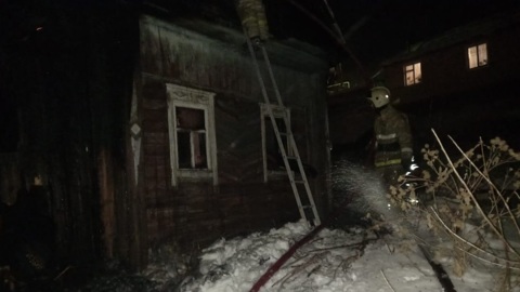 Трое детей погибли в огне в Свердловской области