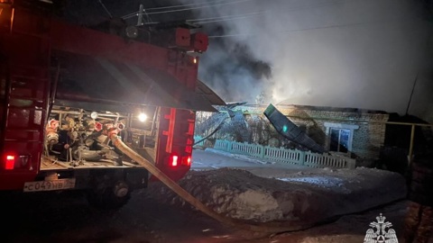 Двое пенсионеров погибли при пожаре в частном доме