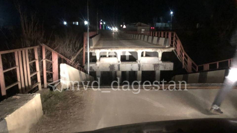 В Дагестане обрушился пролет автомобильного моста
