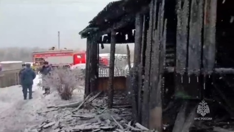 Во время тушения пожара в Удмуртии найдены тела женщины и ребенка