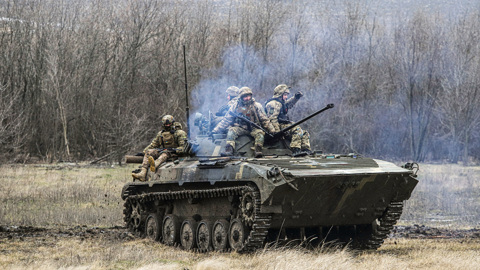 Киев перебрасывает в Донбасс тыловые силы с запада Украины