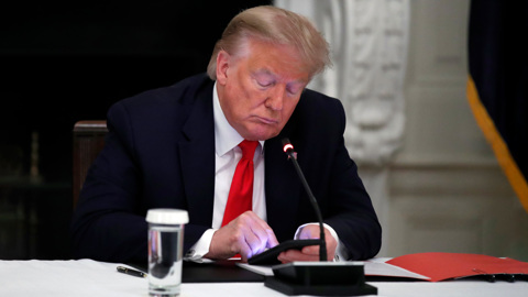Трампу разрешили вернуться в Facebook и Instagram