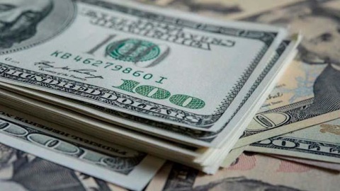Высокопоставленных таможенников задержали при получении взятки