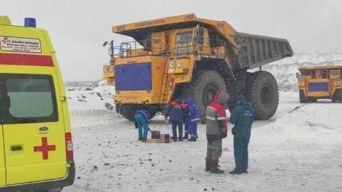 Карьерный БелАЗ насмерть задавил женщину в Кемеровской области