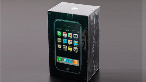 Самый первый iPhone продали на аукционе за рекордную сумму