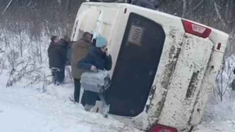 Автобус с пассажирами перевернулся в Ярославской области