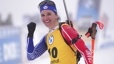 Симон выиграла гонку преследования на чемпионате мира по биатлону