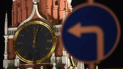 Правительство рассмотрит законопроект о переходе на летнее и зимнее время