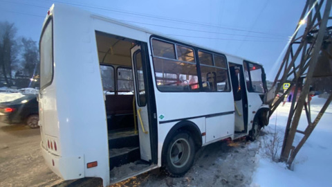 Шесть пассажиров автобуса попали в больницу после ДТП