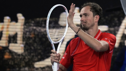 Медведев вышел в 1/4 финала турнира ATP-500 в Роттердаме