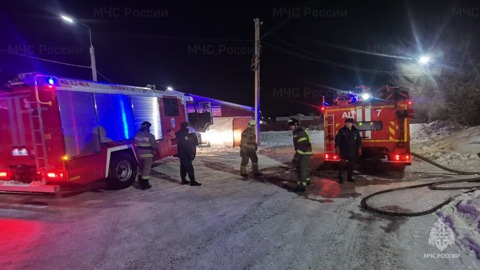 В строящемся многоэтажном доме в Иркутске вспыхнул пожар