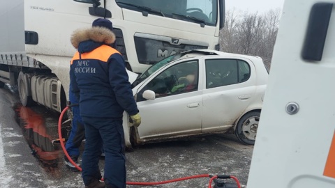 Два человека погибли в столкновении с фурой в Приморье