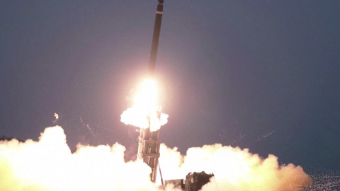 КНДР запустила ракету во время учений США и Южной Кореи