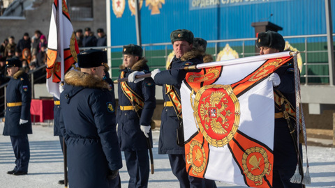 Танкисты и десантники псковской дивизии получили боевые знамена