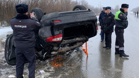 Мать и сын погибли в машине, которая опрокинулась в кювет с талыми водами