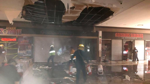 Около 300 человек эвакуировали из-за пожара в торговом центре Мехико