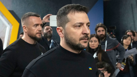 Зеленскому напомнили о лежащих на кладбищах