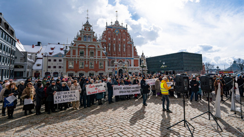 В Риге прошел пикет против сноса памятника Пушкину