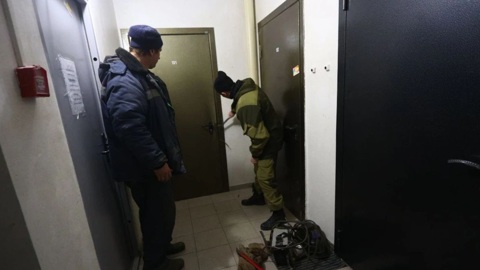 Маленькие дети три дня просидели рядом с телами умерших родителей