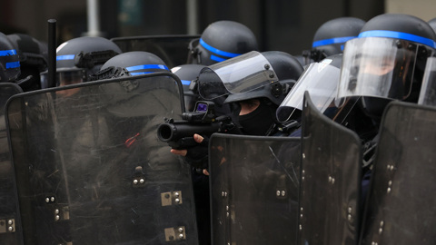 Начался марш за выход Франции из НАТО и против вооружения Украины