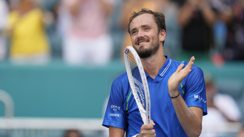 Медведев за два сета пробился в третий круг Masters в Монте-Карло