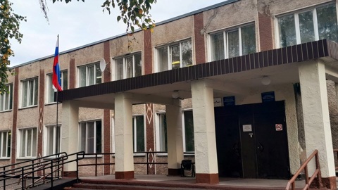 Пьяного мужчину с ружьем задержали на пороге кузбасской школы
