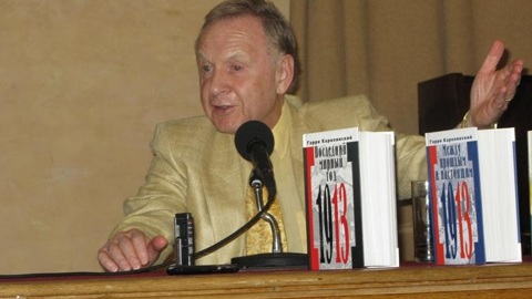 Гарри Каролинский, работавший на "Голосе Америки", стал россиянином