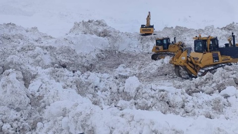 Мощная лавина сошла на склад на Камчатке