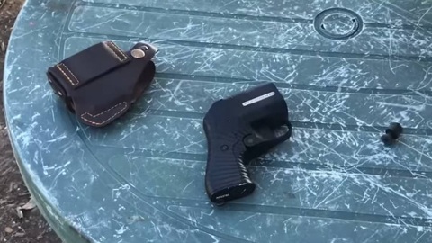 Маленький мальчик выстрелил себе в голову из отцовской "Осы"