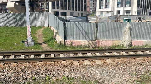 Мужчина расстался с жизнью при попытке перейти железную дорогу в Москве