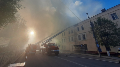 На чулочной фабрике в Смоленске начался пожар