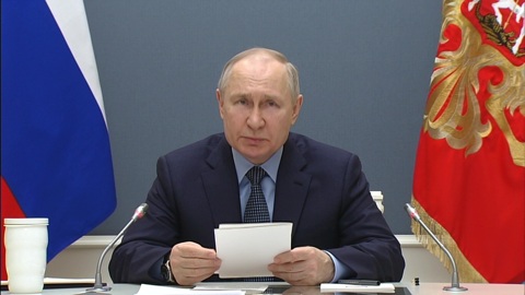 Путин поручил развивать систему межнациональных отношений
