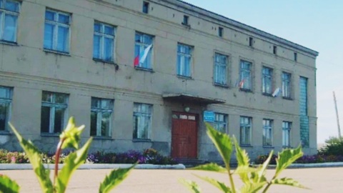 Дети массово упали в обморок во время торжественной линейки