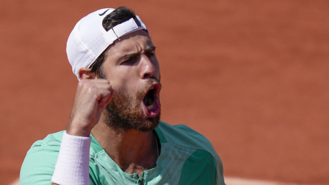 Хачанов одолел Коккинакиса на Roland Garros