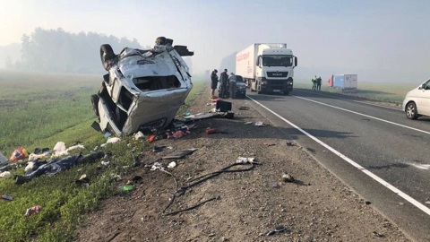 Два человека погибли в ДТП с фурой на омской трассе