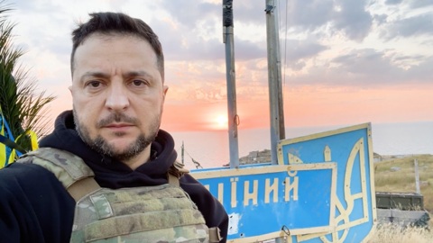 Зеленский попозировал на Змеином