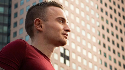Пытался стучать в окна: блогер сорвался с 68-этажного здания и погиб
